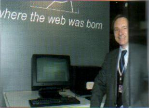 Тим Бернерс-Ли вместе с первым WWW-сервером